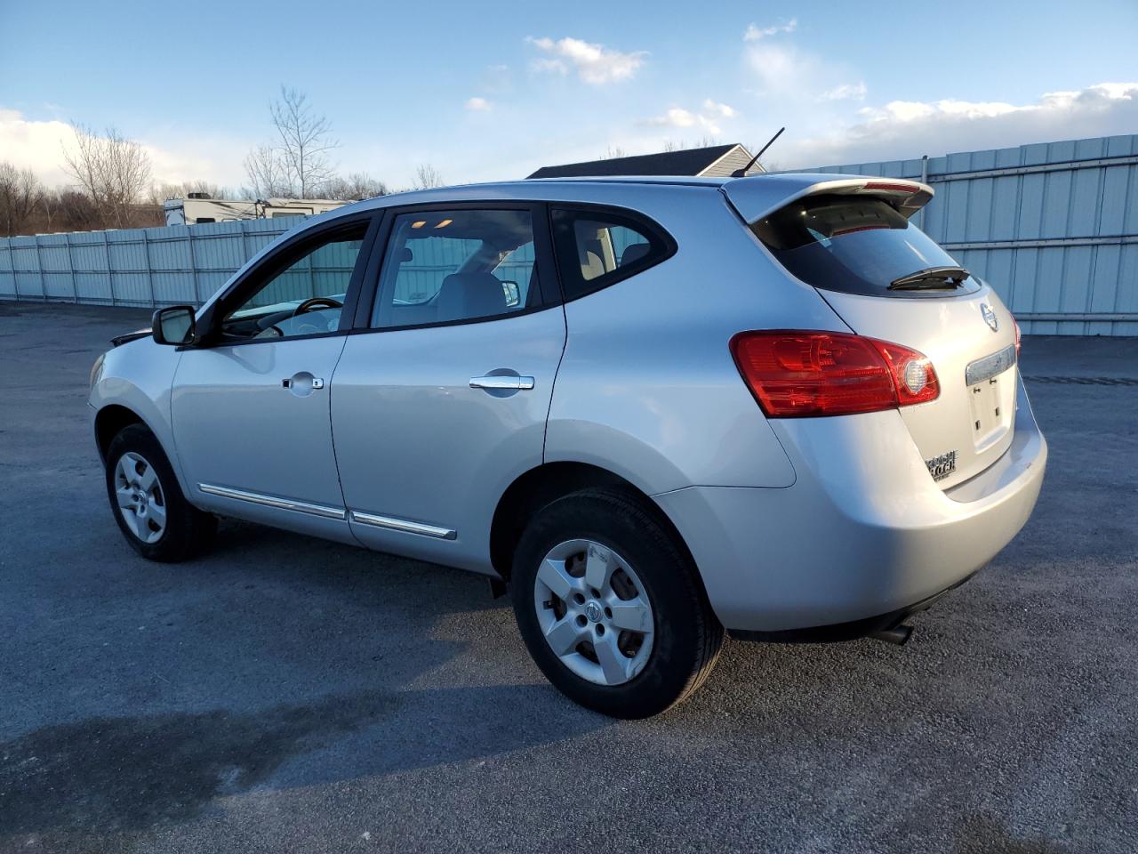 2012 Nissan Rogue - Image 2