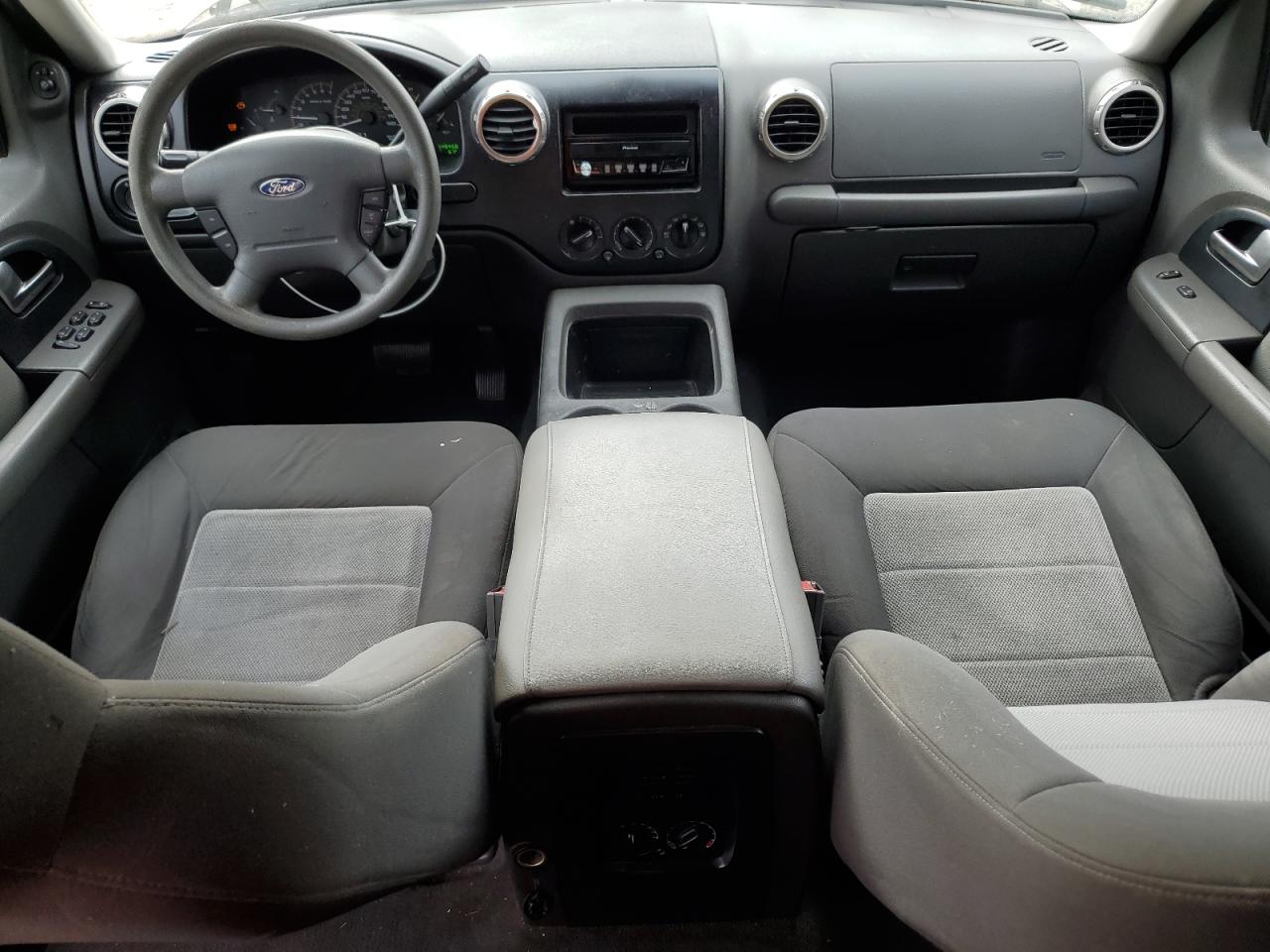 2003 Ford Expedition - Image 8