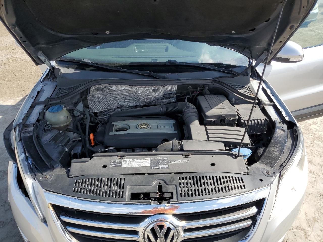 2009 Volkswagen Tiguan - Image 12