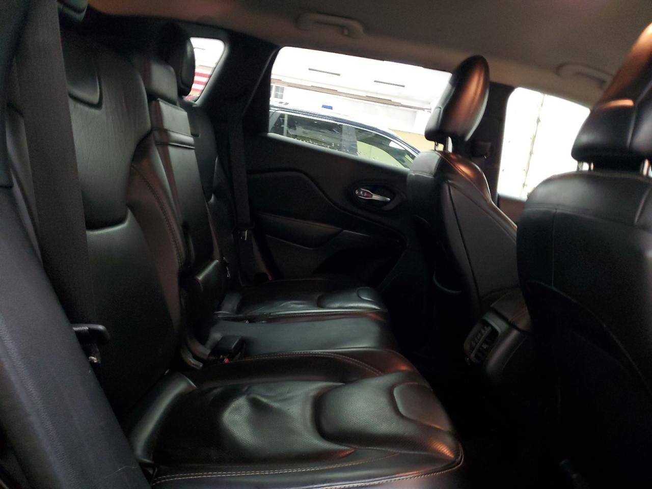2016 Jeep Grand Cherokee - Image 11