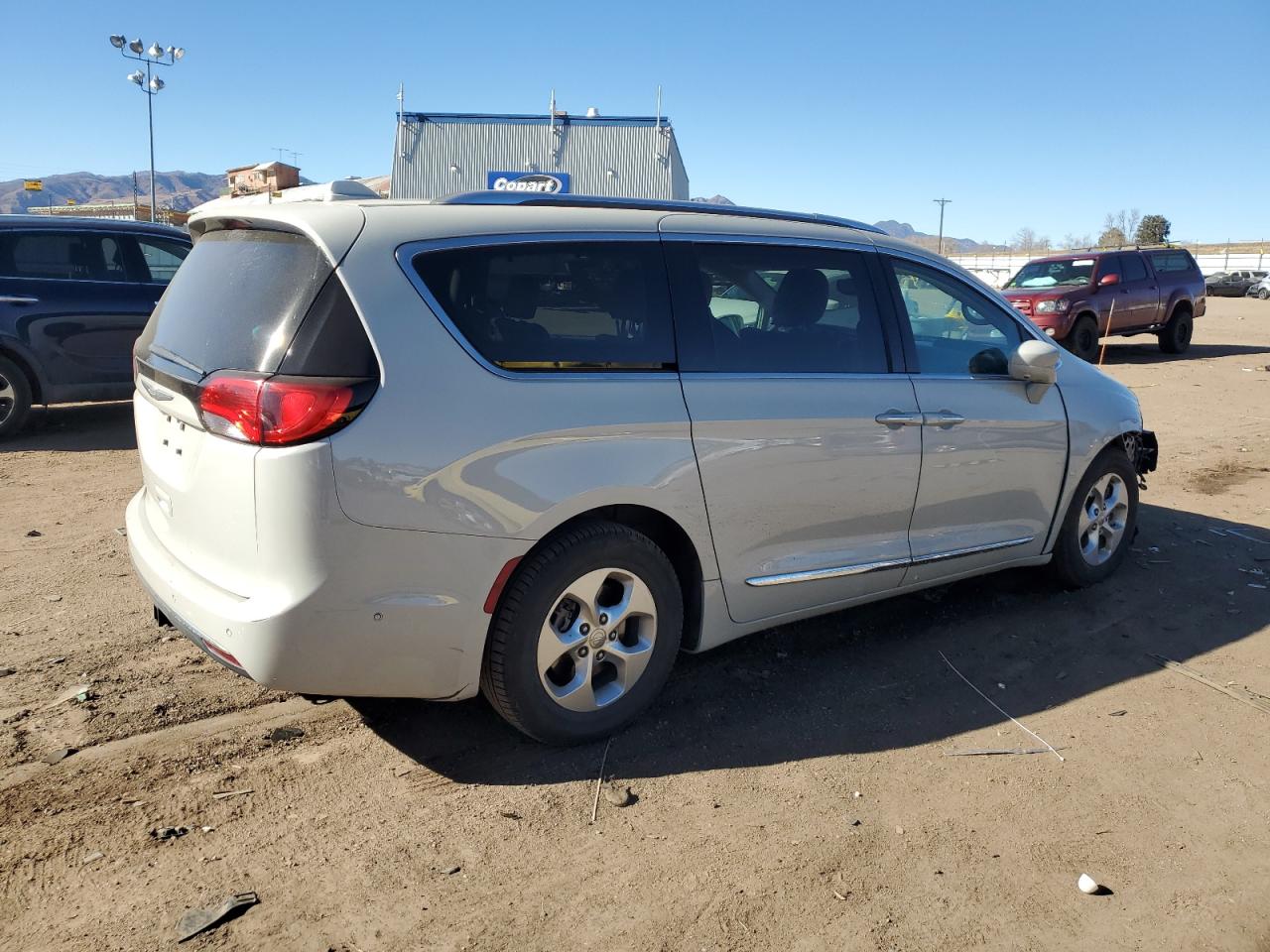 2017 Chrysler Pacifica - Image 3