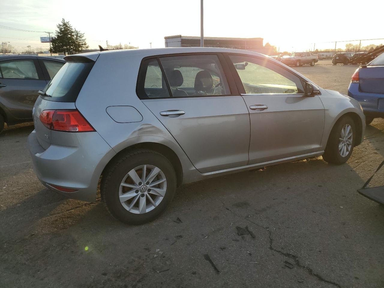 2017 Volkswagen Golf - Image 3