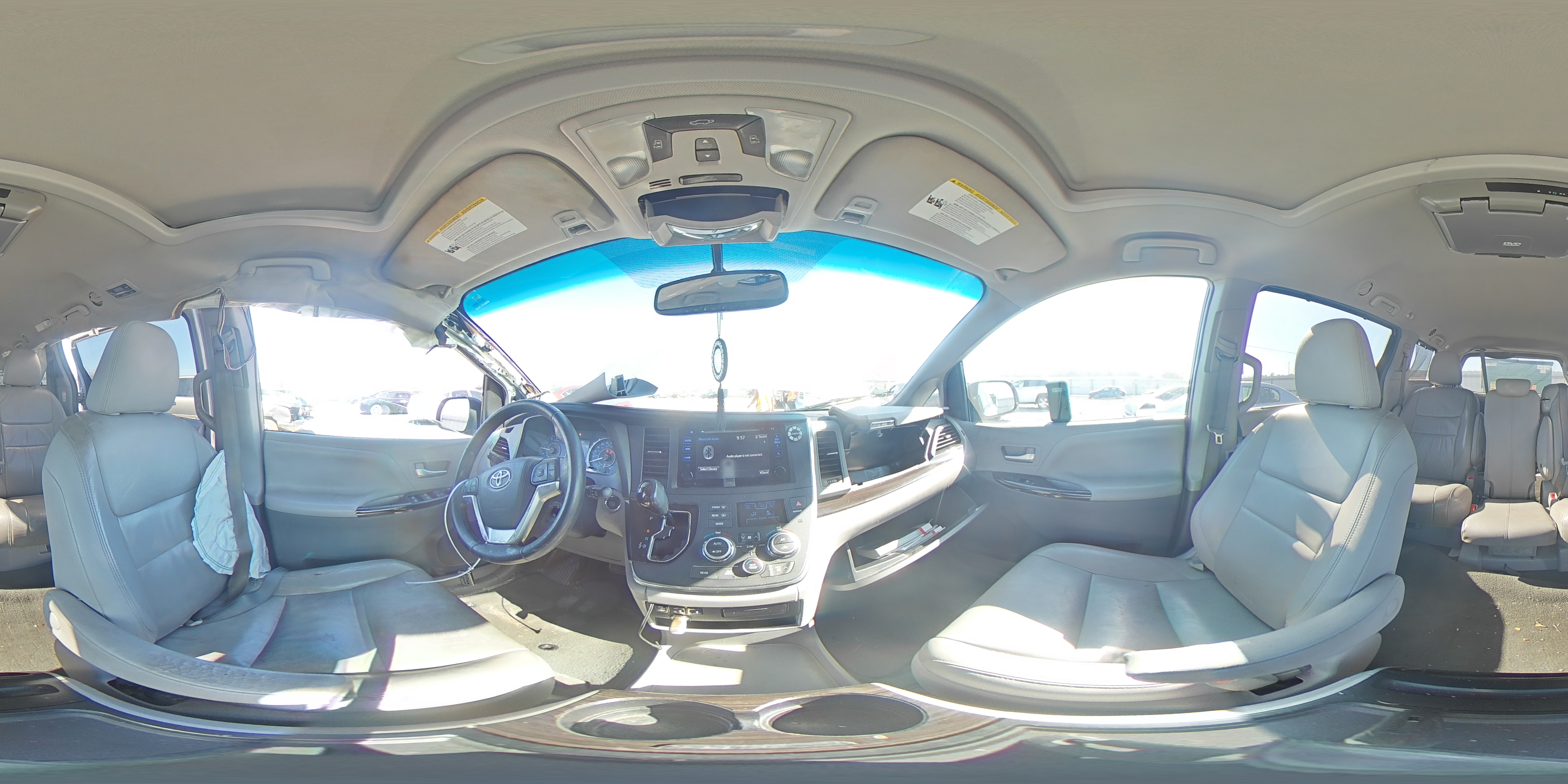 2015 Toyota Sienna - Image 13