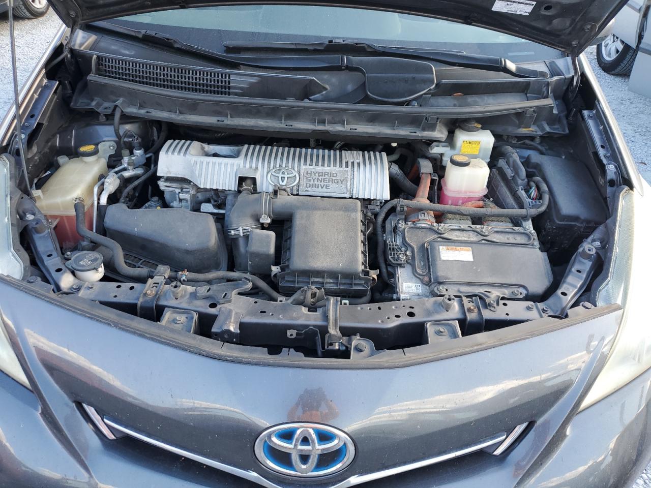 2014 Toyota Prius - Image 12