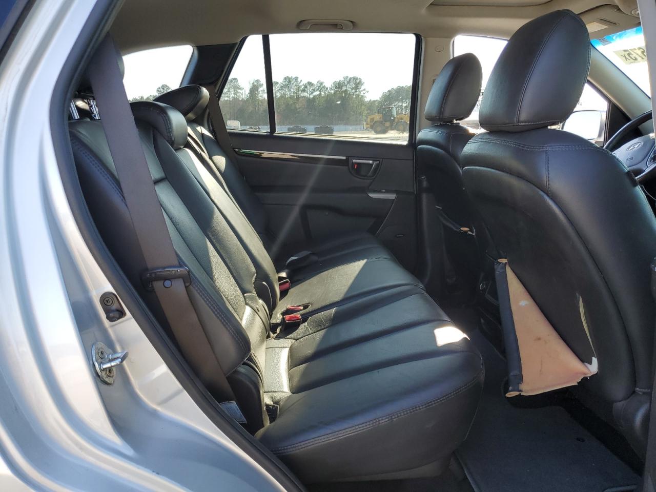 2012 Hyundai Santa Fe - Image 11
