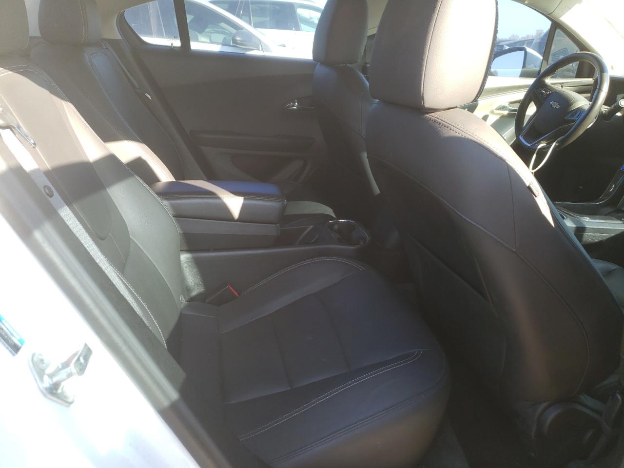 2013 Chevrolet Volt - Image 10