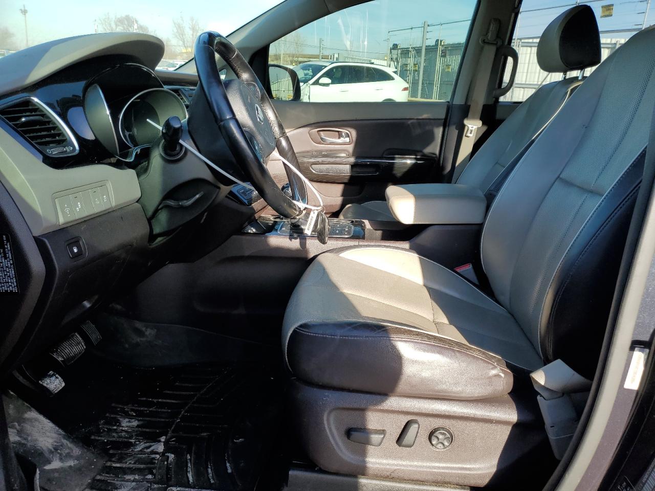 2015 Kia Sedona - Image 7