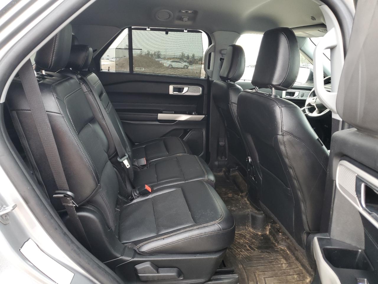 2022 Ford Explorer - Image 11