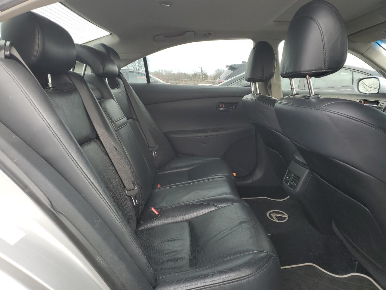 2010 Lexus ES - Image 10