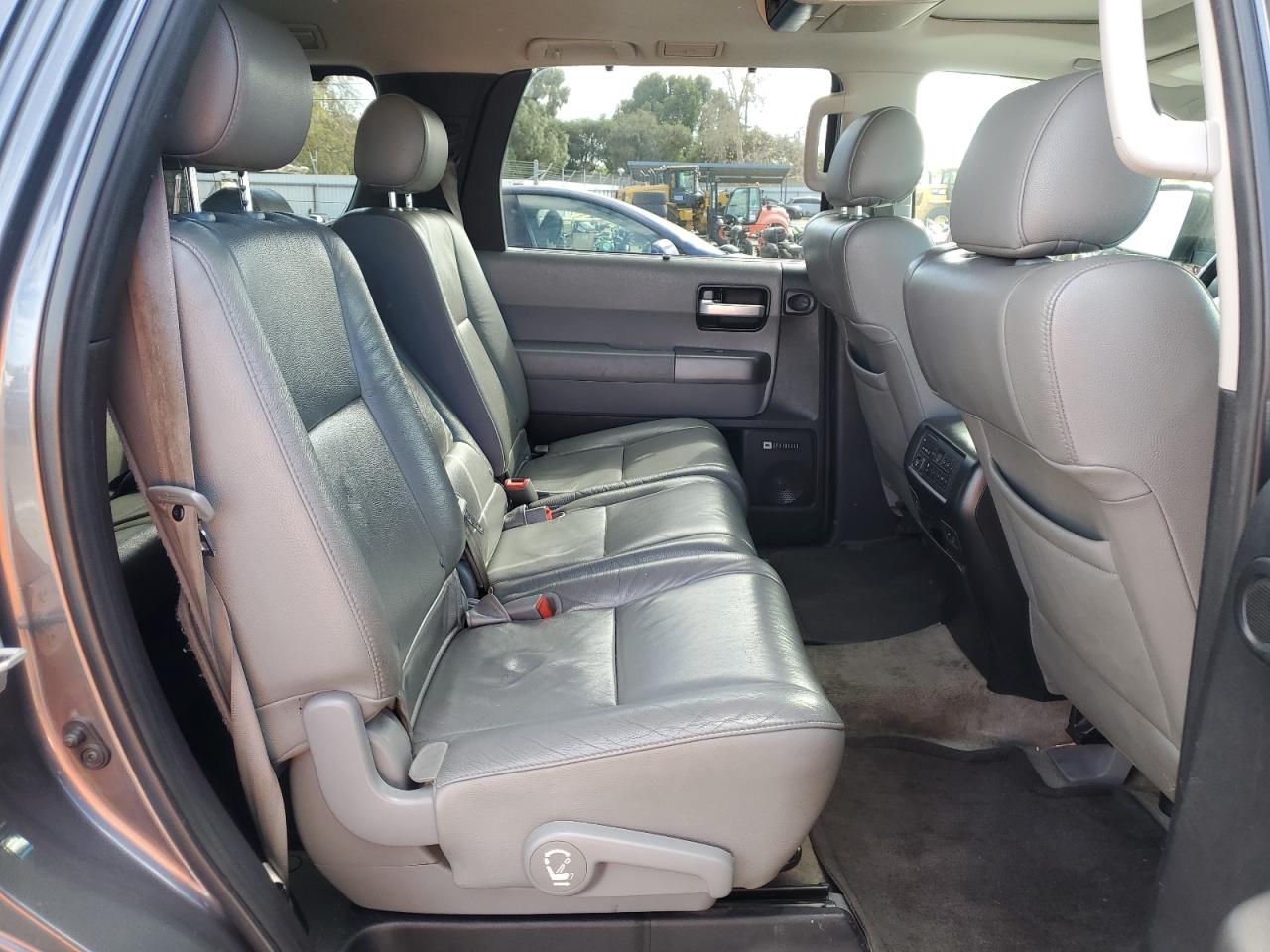 2011 Toyota Sequoia - Image 11