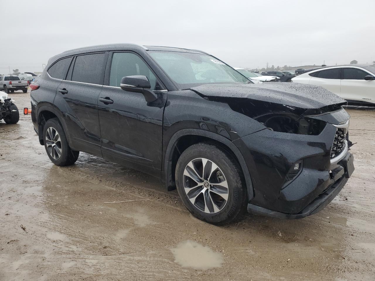 2022 Toyota Highlander - Image 4