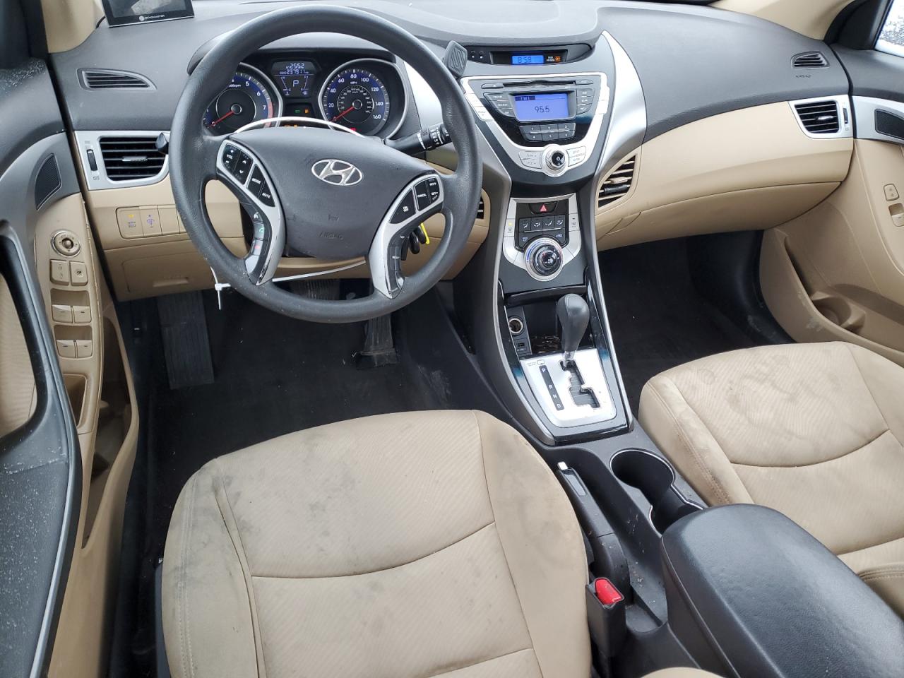 2012 Hyundai Elantra - Image 8