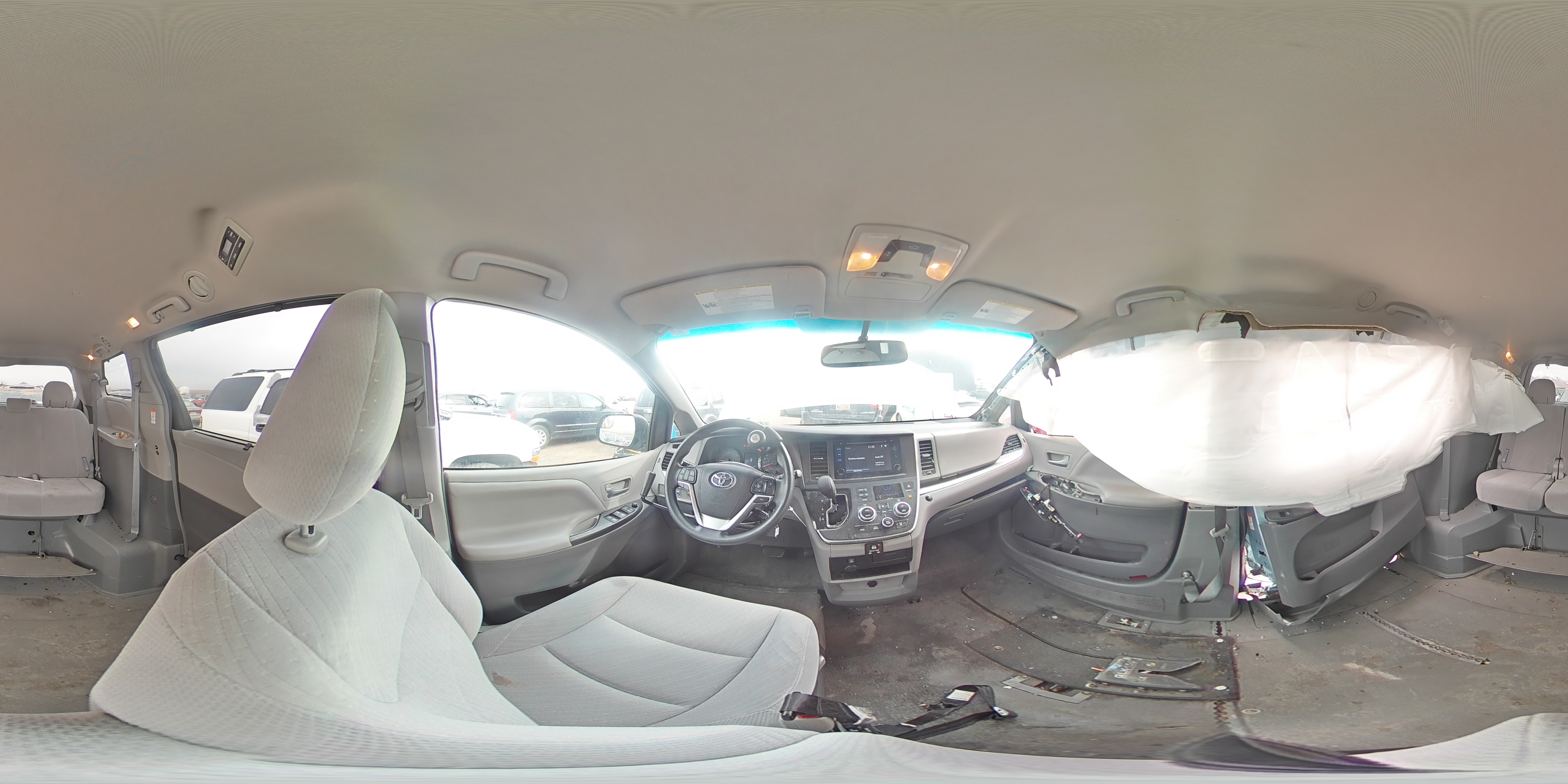 2017 Toyota Sienna - Image 13