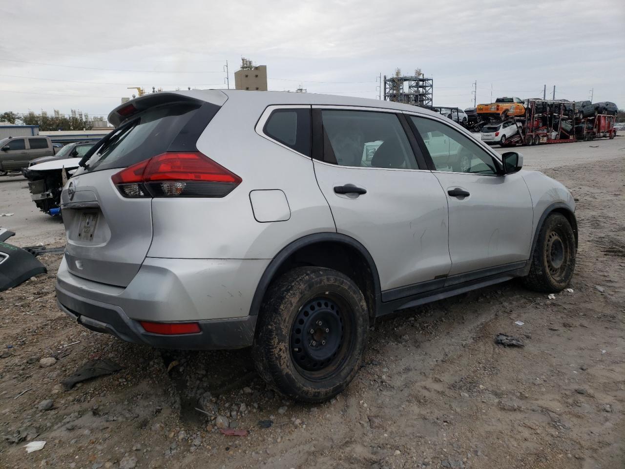 2017 Nissan Rogue - Image 3