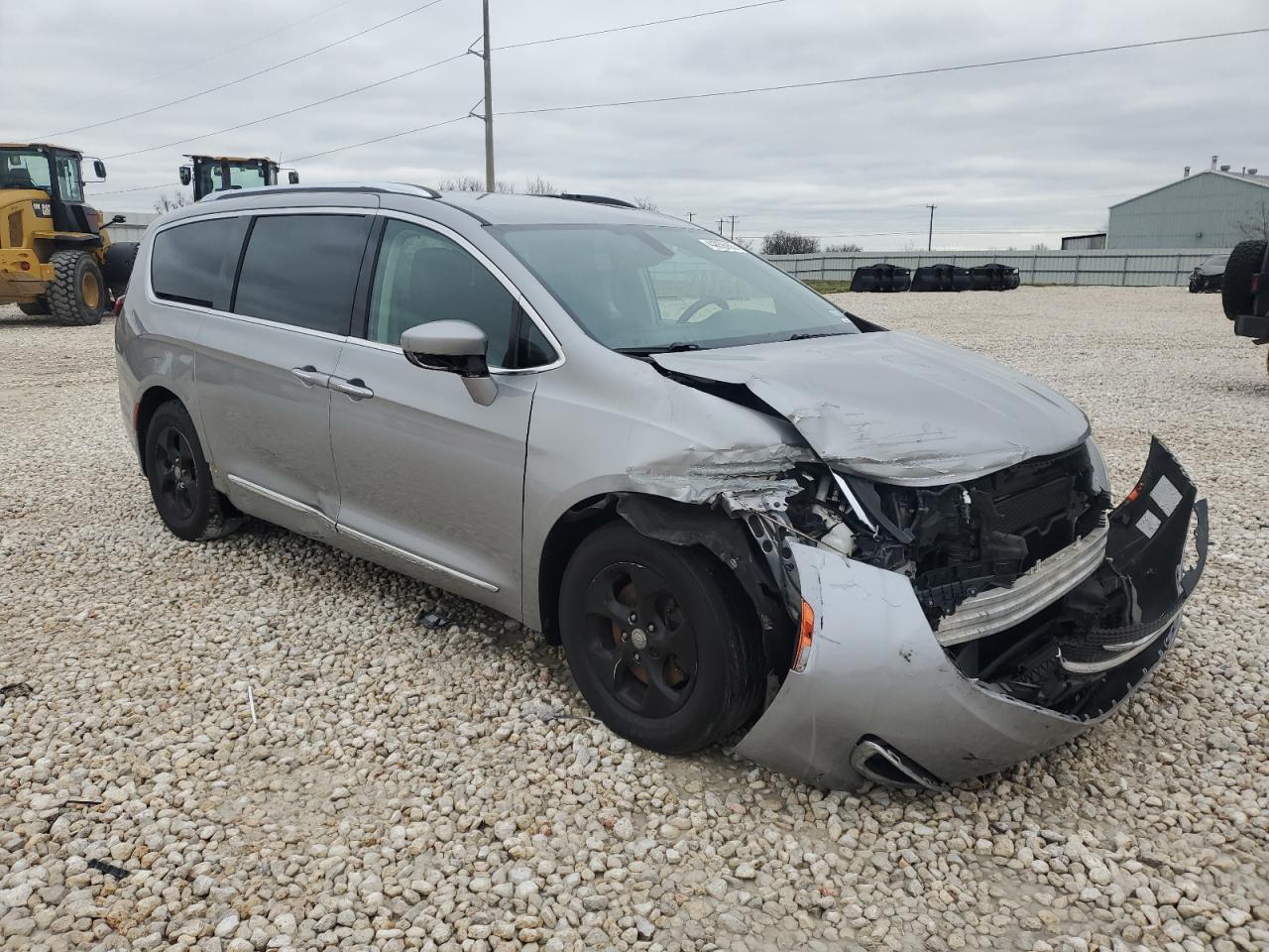 2017 Chrysler Pacifica - Image 4