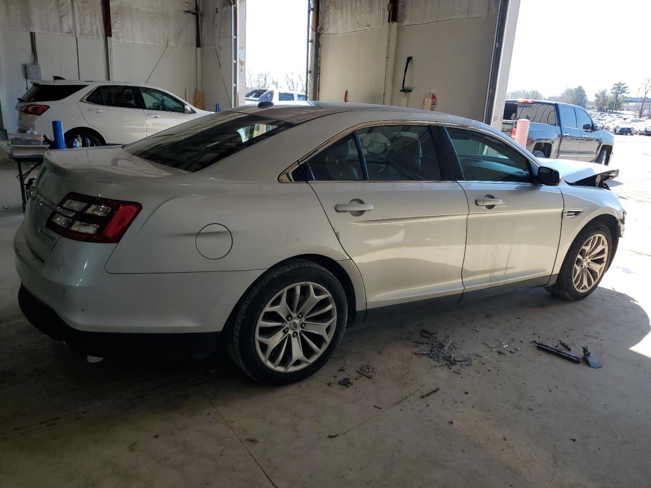 2014 Ford Taurus - Image 3