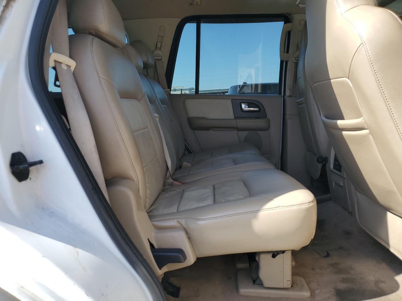 2004 Ford Expedition - Image 11