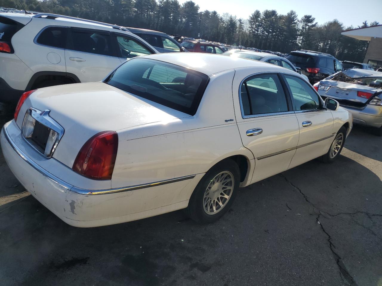2000 Lincoln Town Car - Image 3
