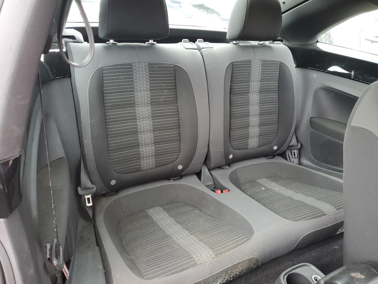 2013 Volkswagen Beetle - Image 10