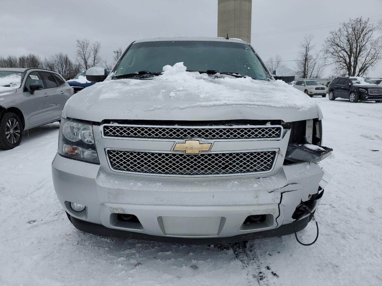 2010 Chevrolet Suburban - Image 5