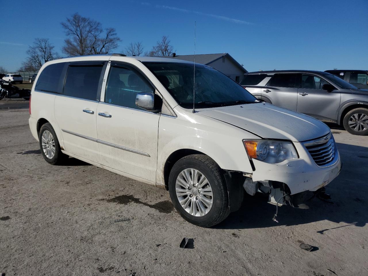 2013 Chrysler Town & Country - Image 4