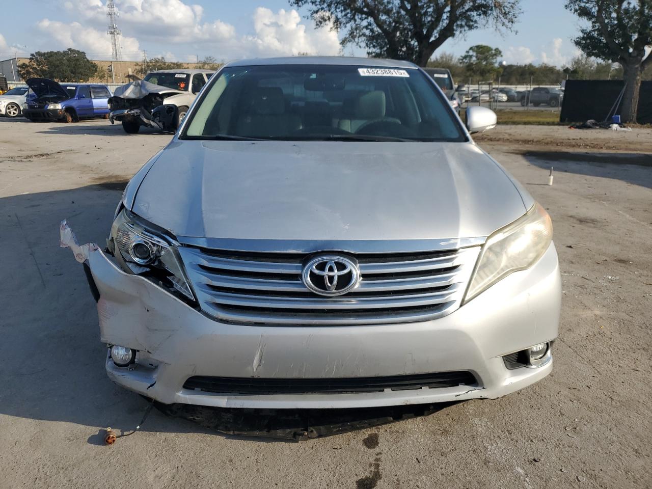 2011 Toyota Avalon - Image 5