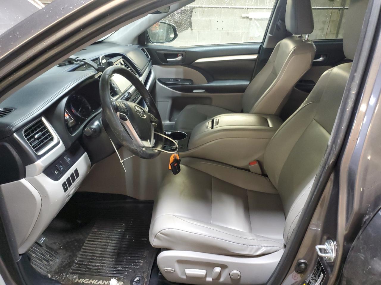 2017 Toyota Highlander - Image 7