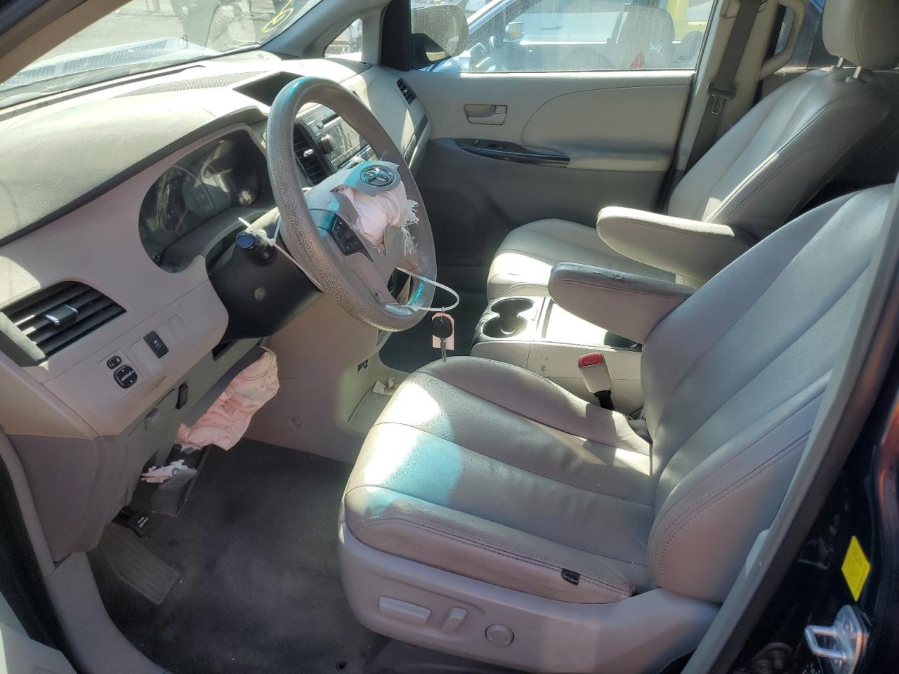 2011 Toyota Sienna - Image 7