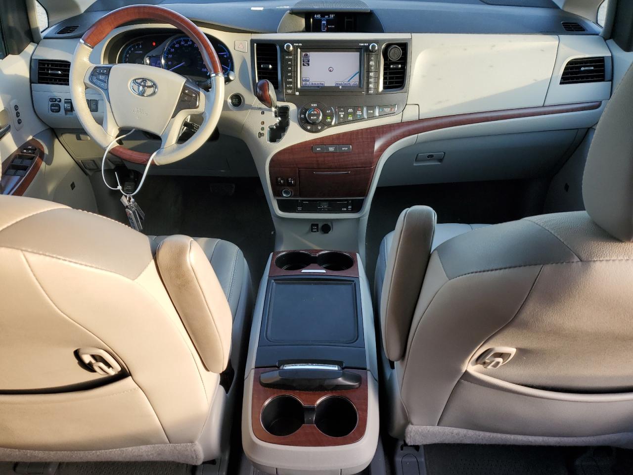 2013 Toyota Sienna - Image 8