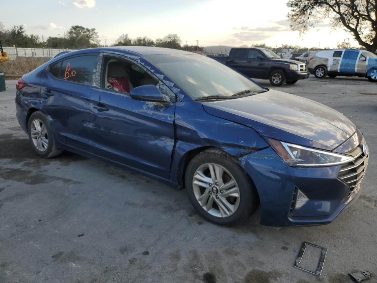 2019 Hyundai Elantra - Image 4