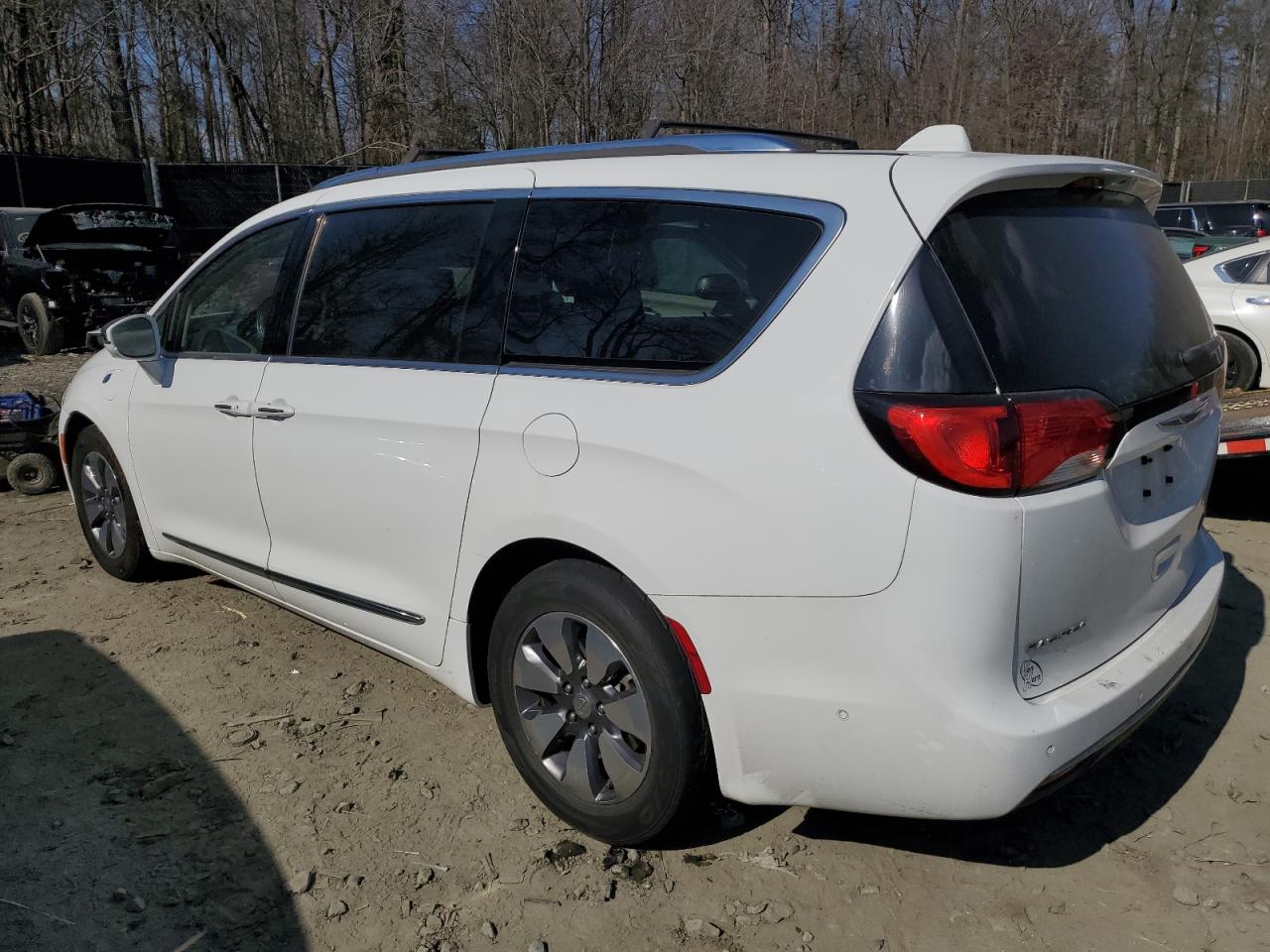 2018 Chrysler Pacifica - Image 2