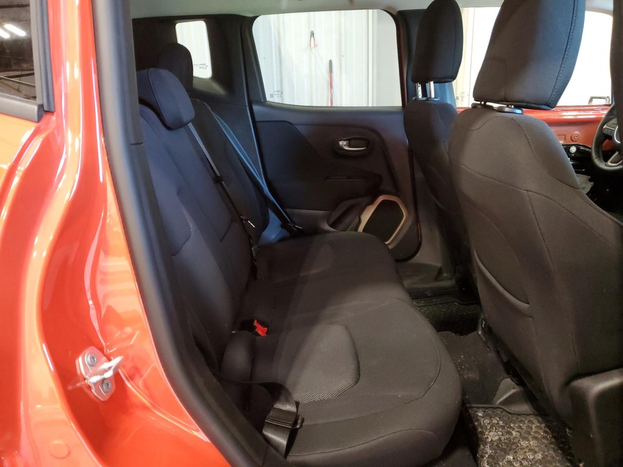 2016 Jeep Renegade - Image 11