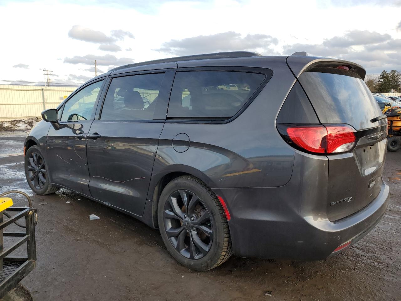 2019 Chrysler Pacifica - Image 2