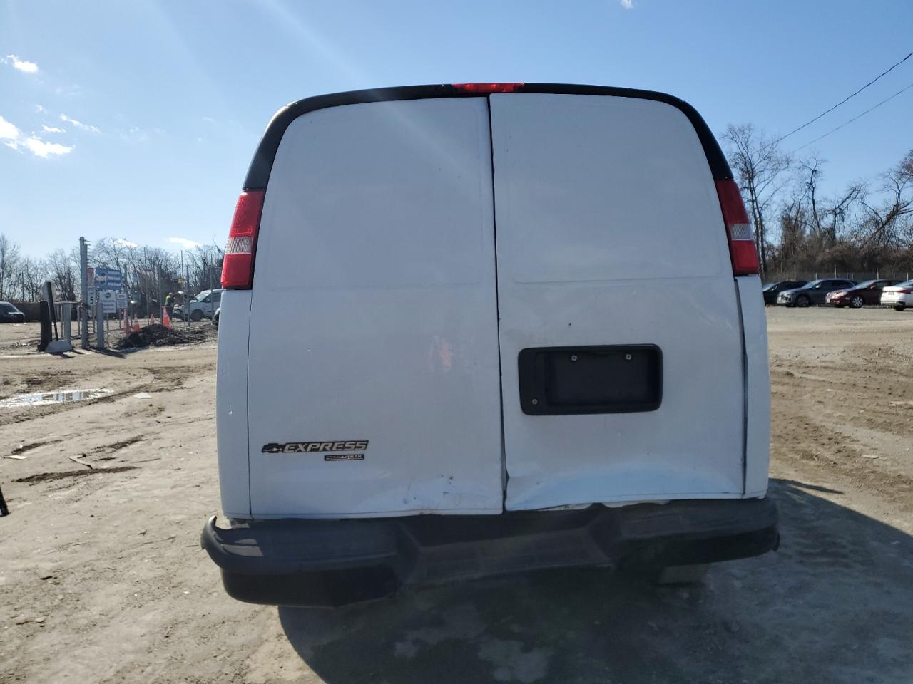 2016 Chevrolet Express - Image 6