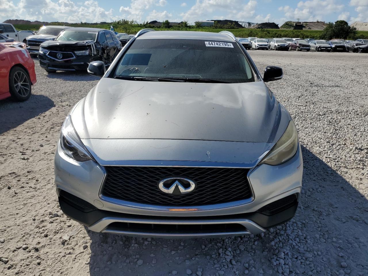 2017 Infiniti QX30 - Image 5