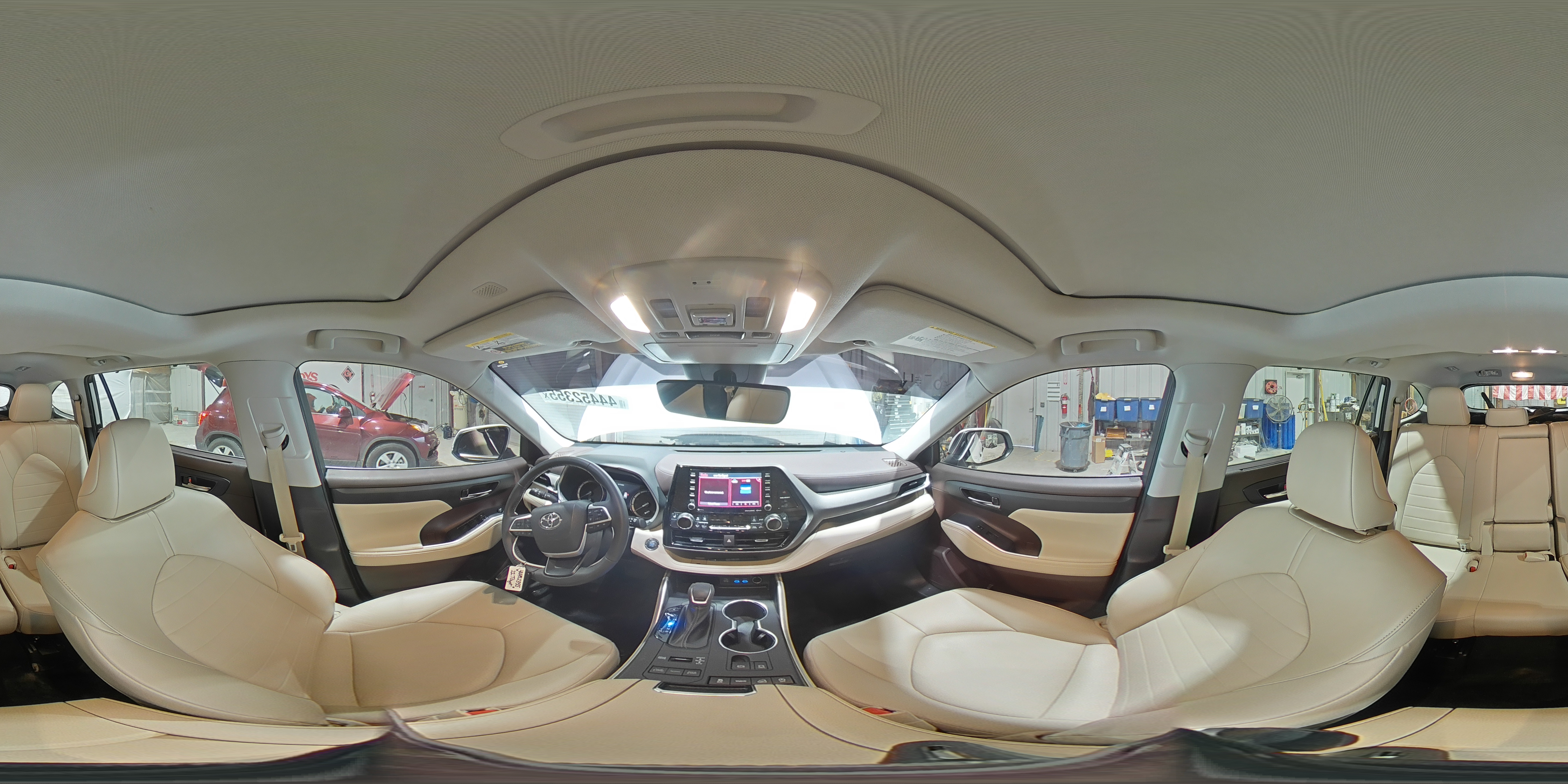 2022 Toyota Highlander - Image 13
