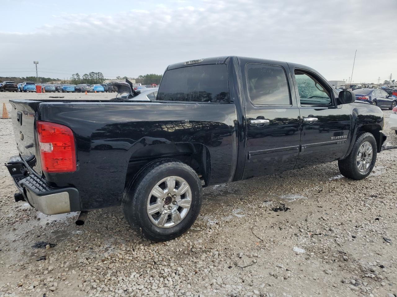 2010 Chevrolet Silverado - Image 3