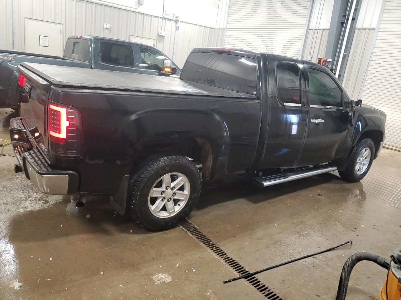 2011 GMC Sierra - Image 3