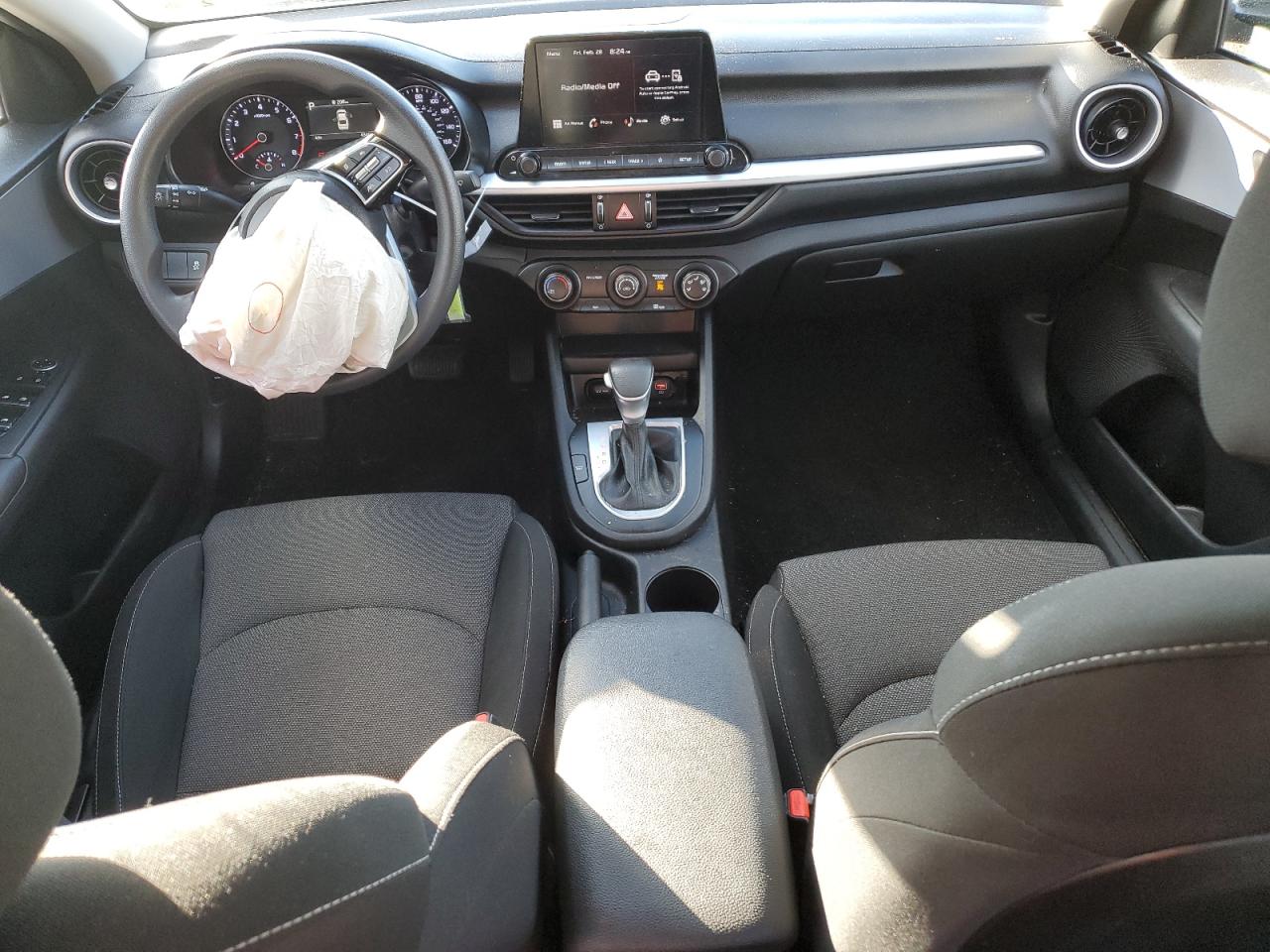 2024 Kia Forte - Image 8