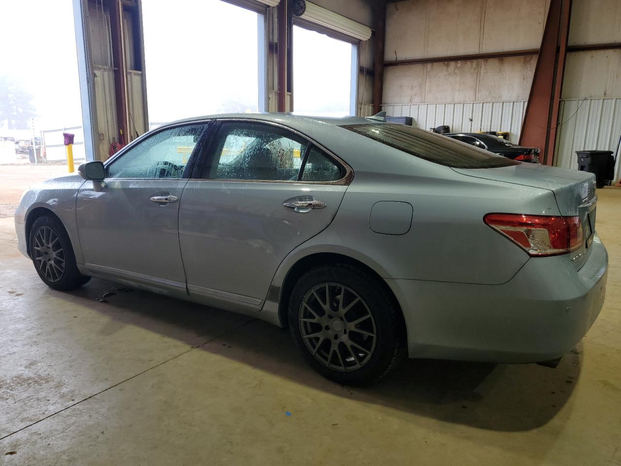 2010 Lexus ES - Image 2
