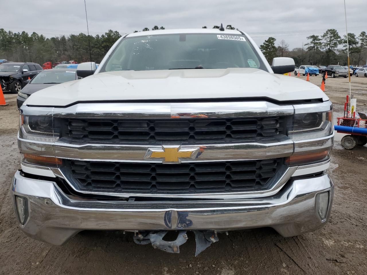 2016 Chevrolet Silverado - Image 5