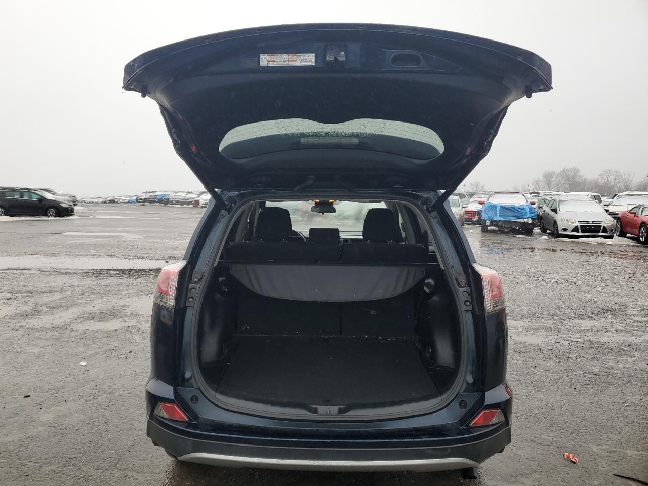 2018 Toyota RAV 4 - Image 6