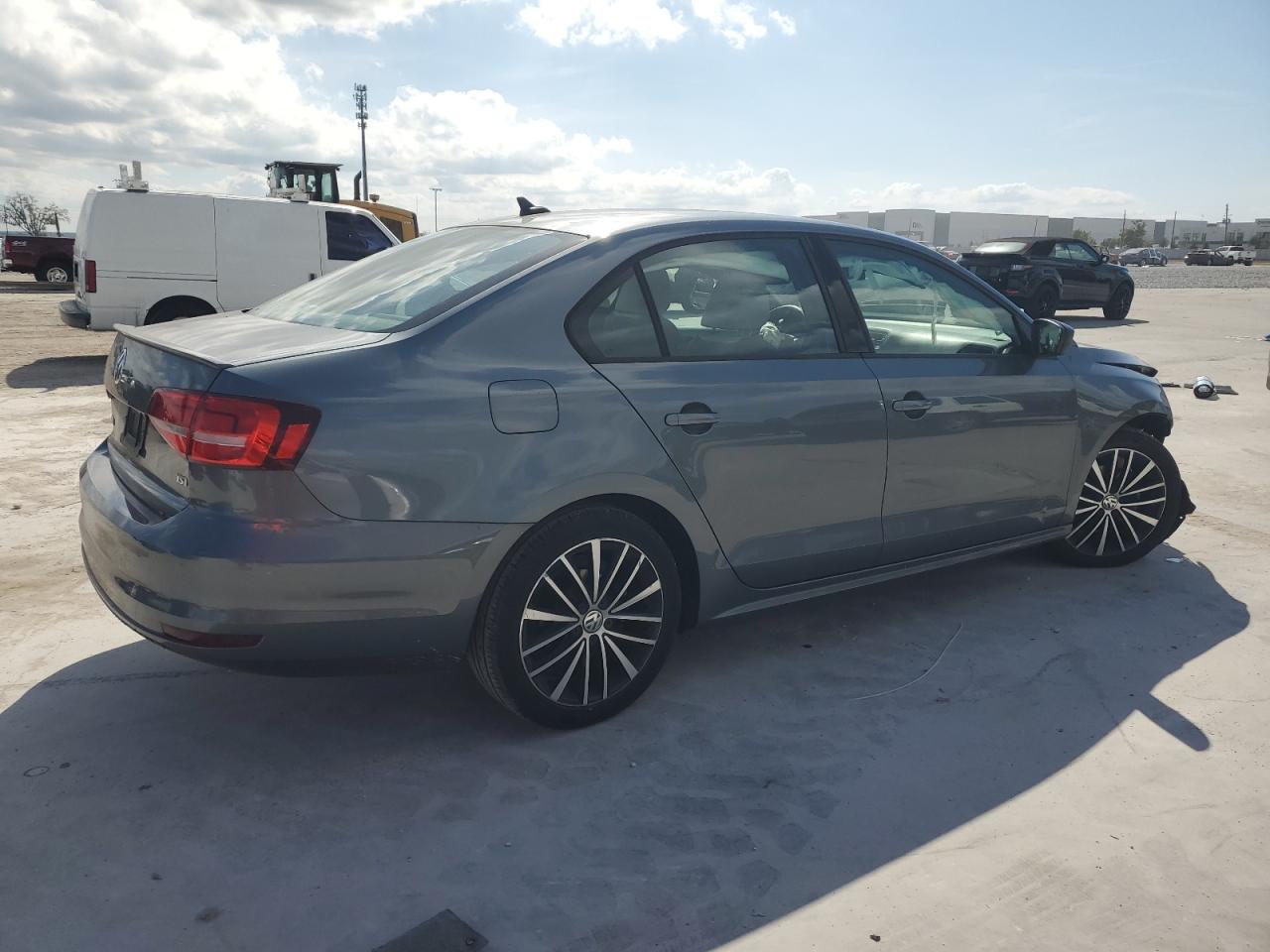 2015 Volkswagen Jetta - Image 3