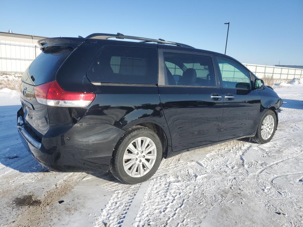 2011 Toyota Sienna - Image 3