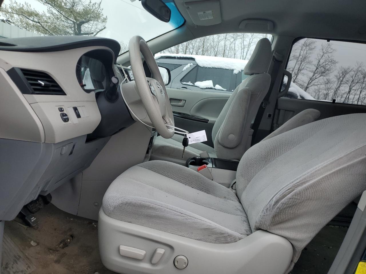 2012 Toyota Sienna - Image 7