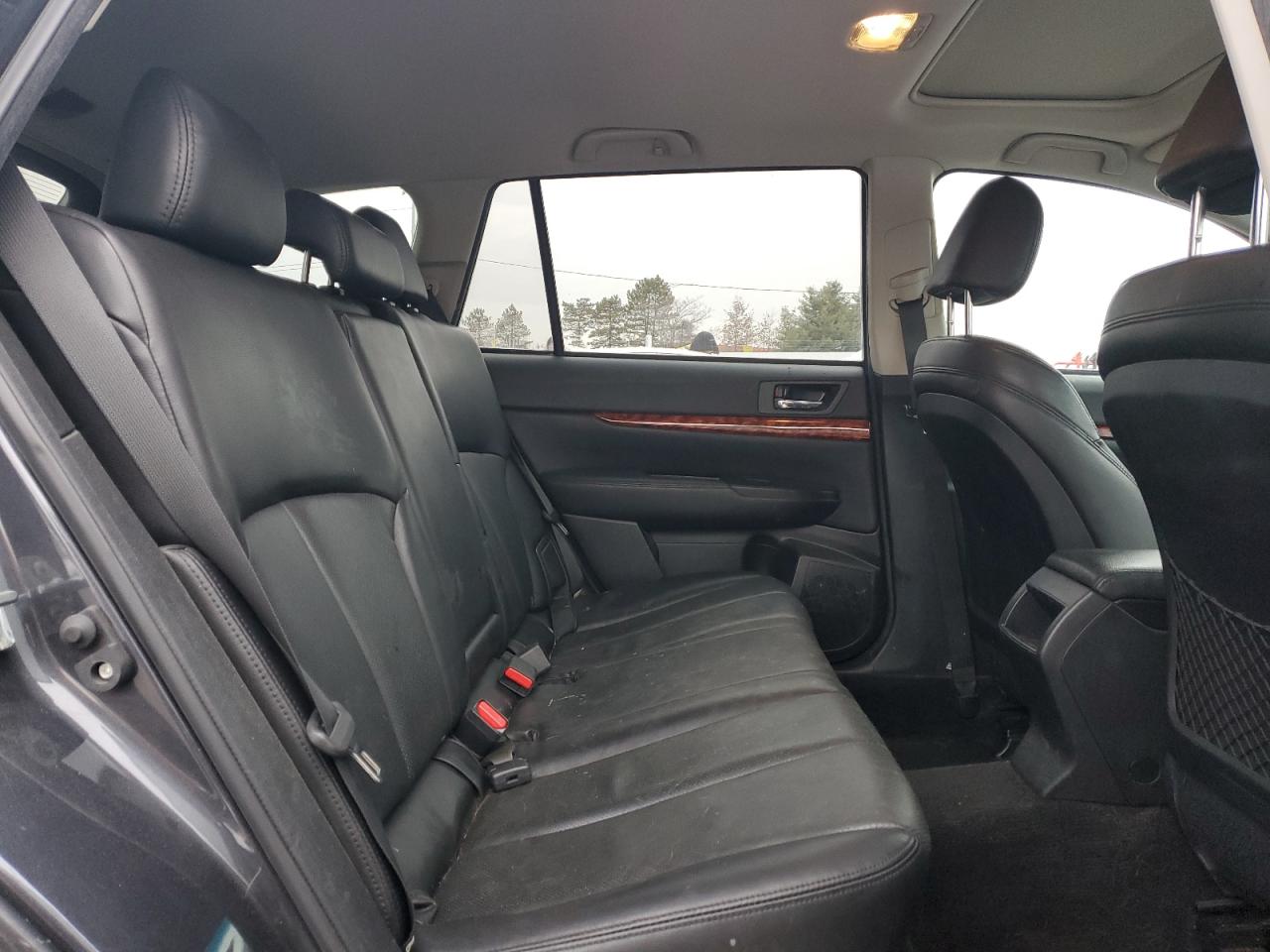 2010 Subaru Outback - Image 11