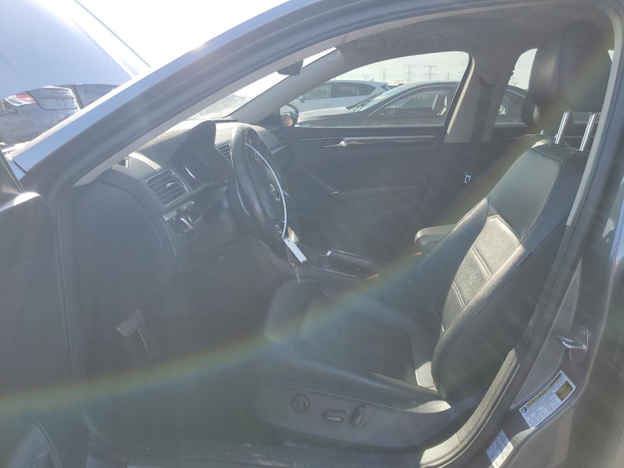 2019 Volkswagen Passat - Image 7