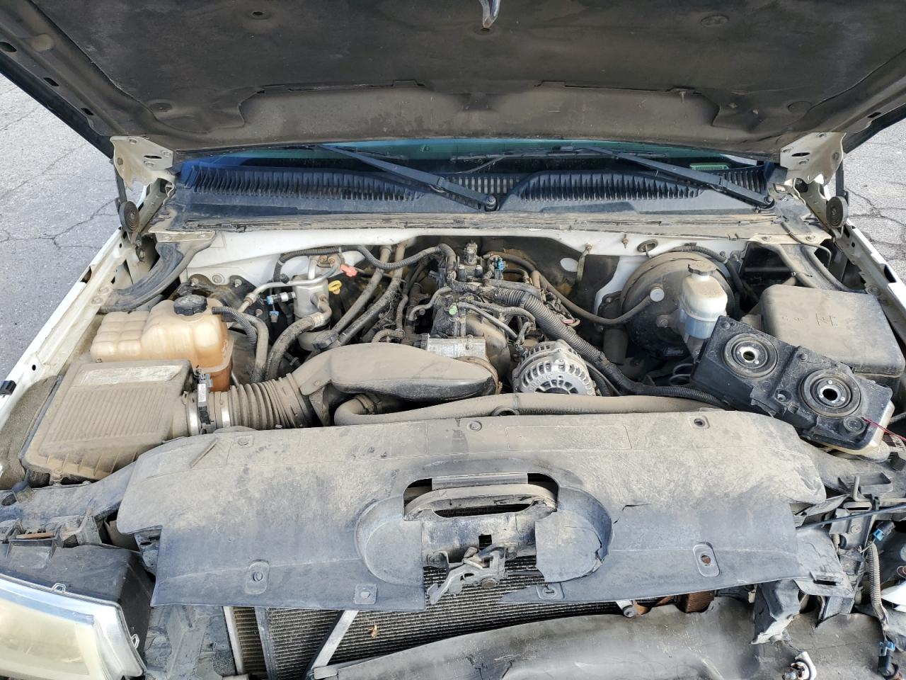 2005 Chevrolet Silverado - Image 11