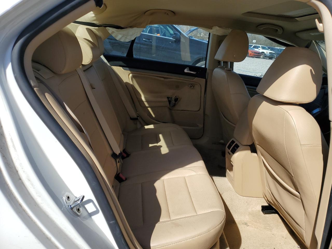 2009 Volkswagen Jetta - Image 10