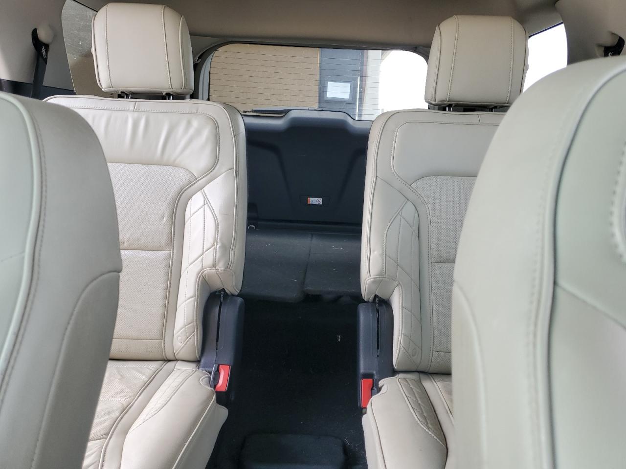2016 Ford Explorer - Image 10